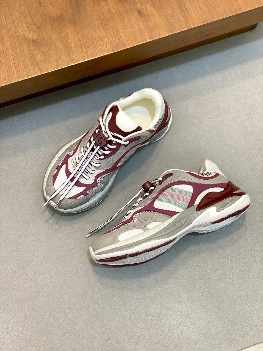 Men's Men's Shoes 💰900 Gucci Gucci 2.0 Sports Shoes Couple's Style Retro Casual Shoes Running Shoes Original Purchase, Development, Production Gucci 2.0 Sports Shoes reinterpret the brand's iconic striped webbing elements. This sneaker reinterprets the iconic details. It uses EVA thick soles and a smart silhouette to bring a stable and comfortable wearing experience. Exquisite packaging at the delivery counter. Fabric: original imported cowhide + technical fabrics. Lining: original imported breathable mesh. Sole: original molded ultra-light foam rubber. Bottom thickness: 4CM. Size: 39-44 (customized for 38, 45, 56)